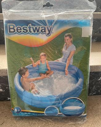 Piscina azzurra per bambini