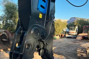 Pinza frantumatrice escavatore 200/250 q.li