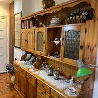 Mobile con vetrinette e credenza