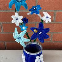 Portaoggetti fatto a mano con fiori e luce LED