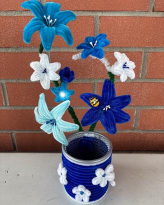 Portaoggetti fatto a mano con fiori e luce LED