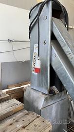 Pedana elevatore per carico e scarico carne