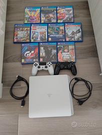 PlayStation 4 con 10 giochi e due gioestik 