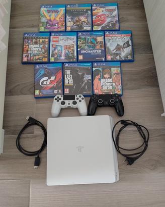 PlayStation 4 con 10 giochi e due gioestik 