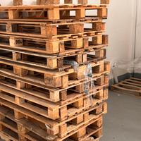 Pedane in legno pallet per divani