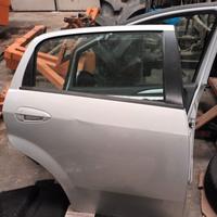 Portiera posteriore grande punto