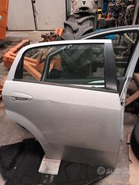 Portiera posteriore grande punto