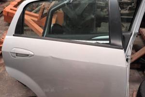 Portiera posteriore grande punto