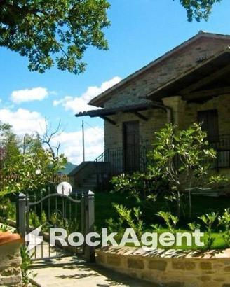 Rustico / Casale di 300 m² con più di 5 locali a F