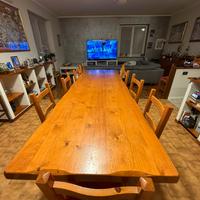 Grande Tavolo in legno massello e le sue 12 sedie