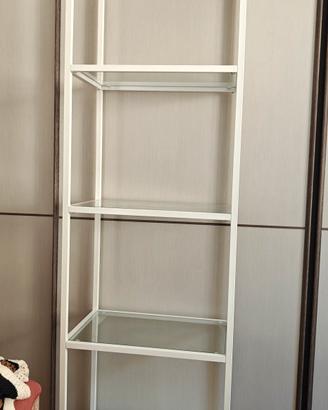scaffale bianco con ripiani in vetro Ikea 