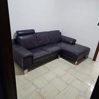 divano con penisola in ecopelle 