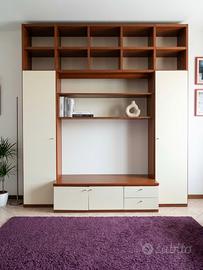 Elegante Parete Attrezzata in Legno e Bianco opaco