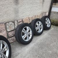 Cerchi in lega con gomme