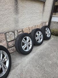 Cerchi in lega con gomme