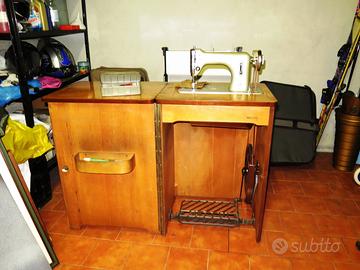 Macchina per cucire a pedali anni '50