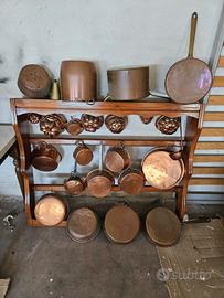 Batteria pentole, mestoli e formine in rame