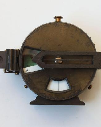 Antico clinometro con bussola prismatica c.1916