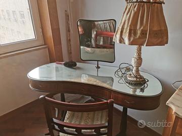 TOELETTA VINTAGE CON SPECCHIO – PETTINIERA D’EPOCA