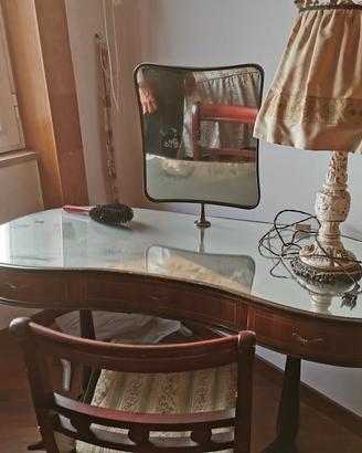 TOELETTA VINTAGE CON SPECCHIO – PETTINIERA D’EPOCA
