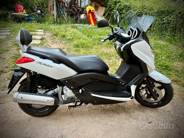 Scooter Xmax 250