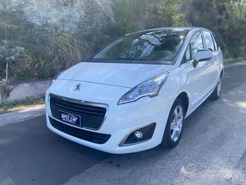 PEUGEOT 5008 1.6 HDi 115CV Allure