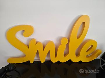 Scritta smile gialla