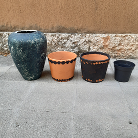 Lotto di 7 vasi e due omaggi