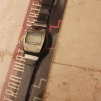 Orologio digitale e accendino da polso ,vintage