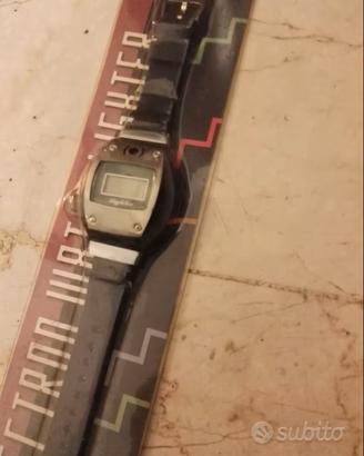 Orologio digitale e accendino da polso ,vintage
