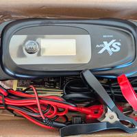 Caricabatterie per auto con display 