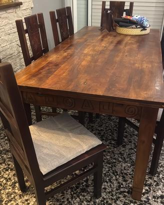 Tavolo e sedie stile etnico