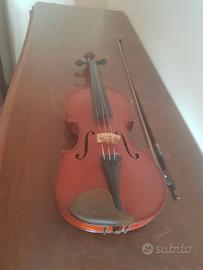 Violino senza custodia.