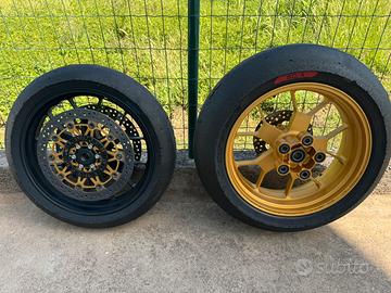 Cerchi OZ forgiati rsv4 tuono v4