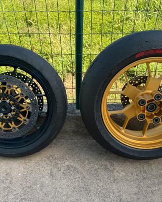 Cerchi OZ forgiati rsv4 tuono v4
