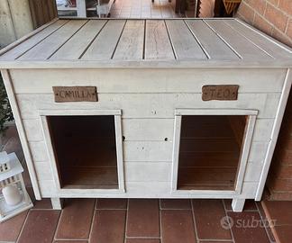Cuccia  artigianale in legno con doppio ingresso