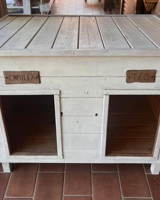 Cuccia  artigianale in legno con doppio ingresso