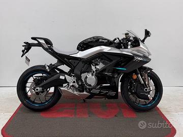 CFMOTO 675 SR-R PATENTE A2 - DA 81 € AL MESE