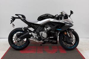 CFMOTO 675 SR-R PATENTE A2 - DA 81 € AL MESE