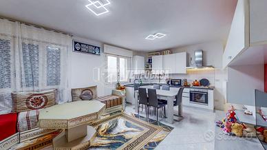 TRILOCALE CON AMPI SPAZI