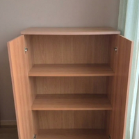 Armadio in legno ciliegio con ante