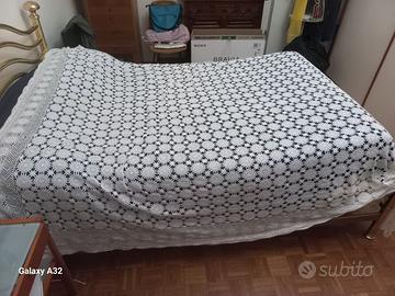 Copriletto vintage in pizzo all’uncinetto – bianco