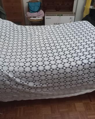 Copriletto vintage in pizzo all’uncinetto – bianco