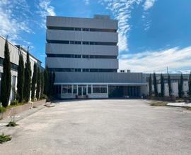 Intero edificio ad uso commerciale