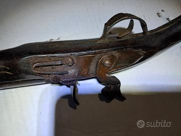 pistola antica non è un souvenir 