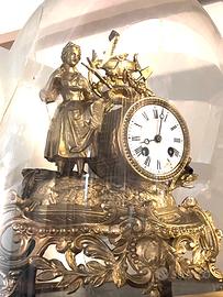 antico orologio da tavolo