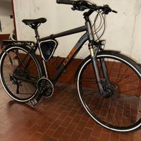 Bicicletta Cube modello Delhi da trekking