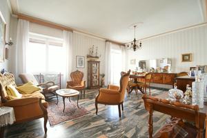 Pentavano al quarto piano con ascensore