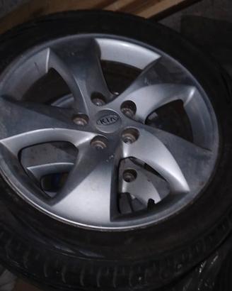 Pneumatici Pireli, 4 pezzi e 4 Cerchi in lega