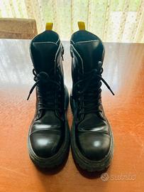 Stivaletti anfibi Geox